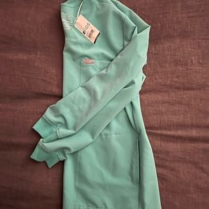 Figs scrub top surgical green